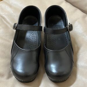 Dansko Clogs Women's 38 Marcelle Mary Jane Black Leather Buckle
